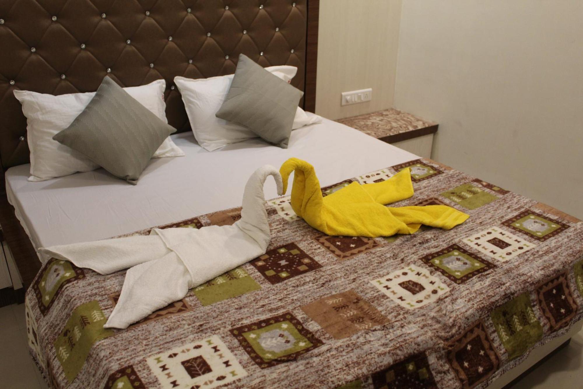 Hotel Skylark Vapi Exterior foto